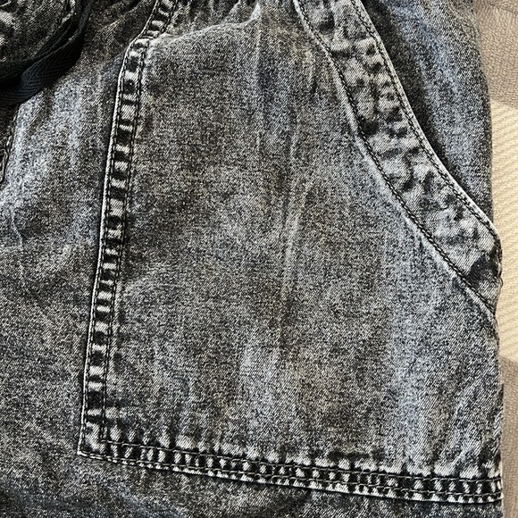 Women’s faded and distressed black shorts - Picture 3 of 8
